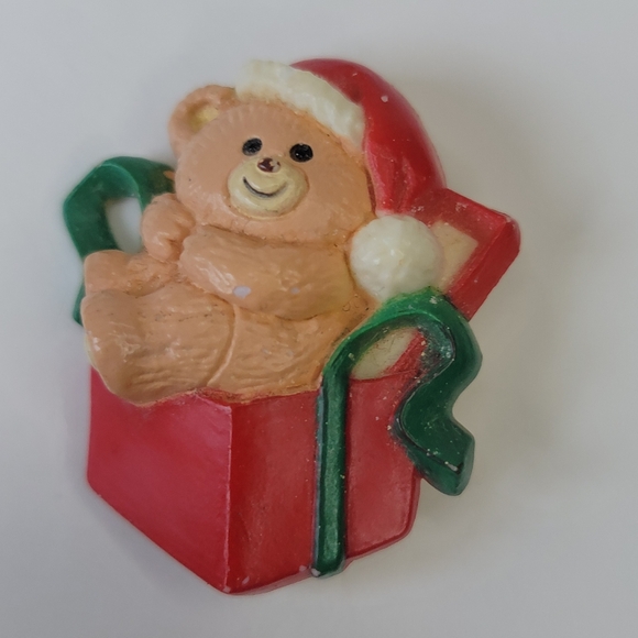 Christmas Brooch Lot Includes Tree, Wreath, Teddy Bear Santa Hat and Bells - Picture 8 of 14